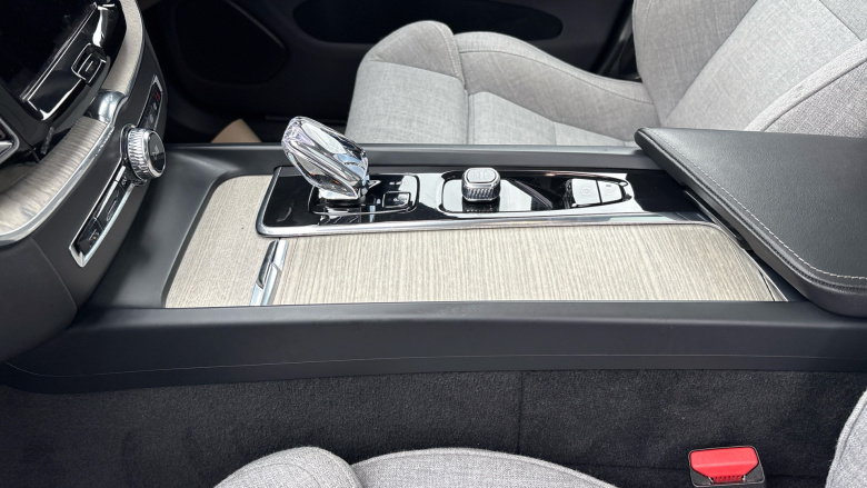 Volvo XC60 2.0 T8 [455] RC PHEV Ultimate Dark 5dr AWD Gtron Estate